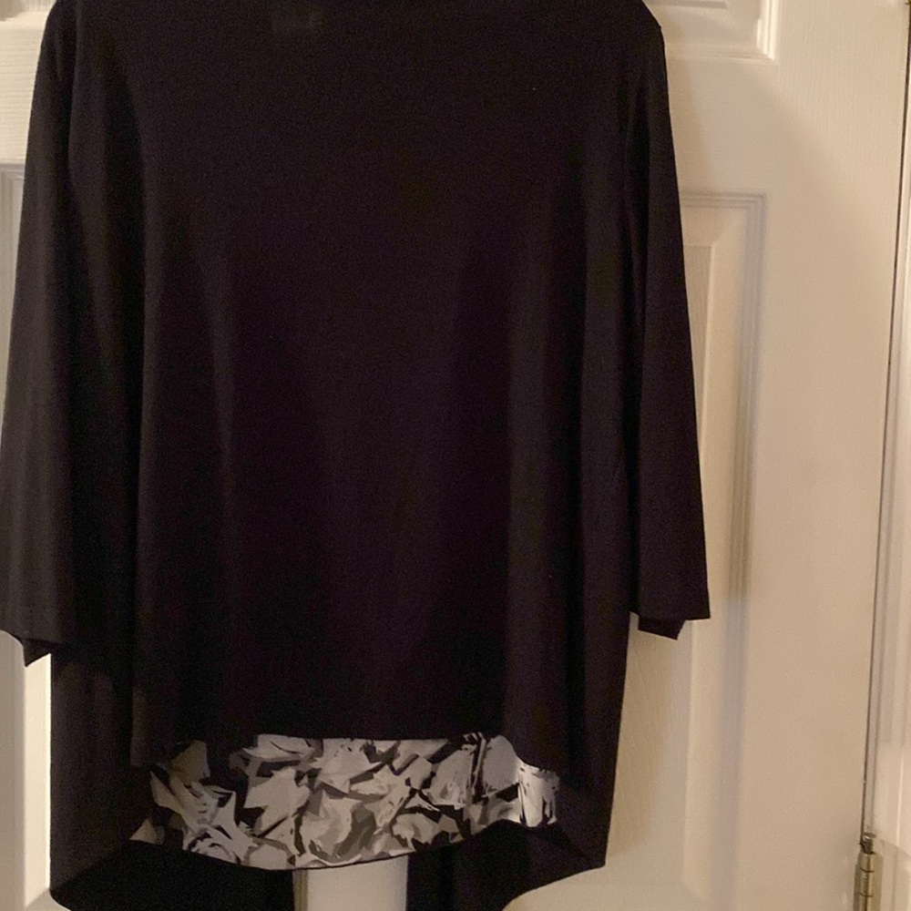 Alfred Dunner Black and White Layered Top with Necklace size large - Picture 2 of 2